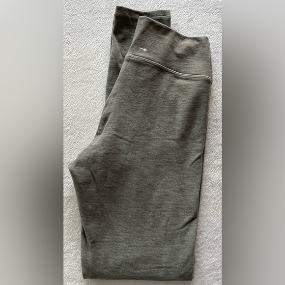 The Upside Leggings & Tank Set - Picture 8 of 9